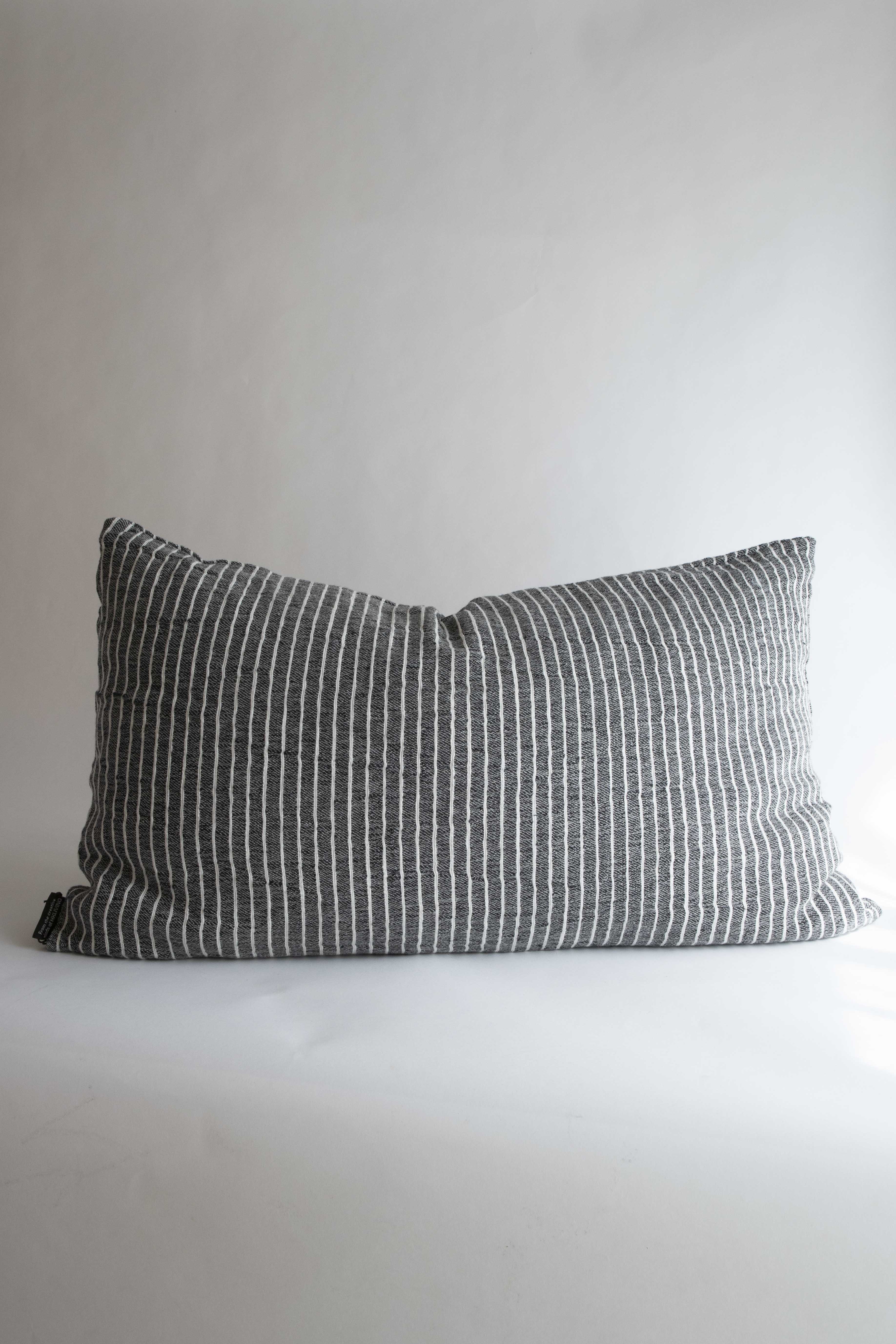 Striped Monochrome kudde