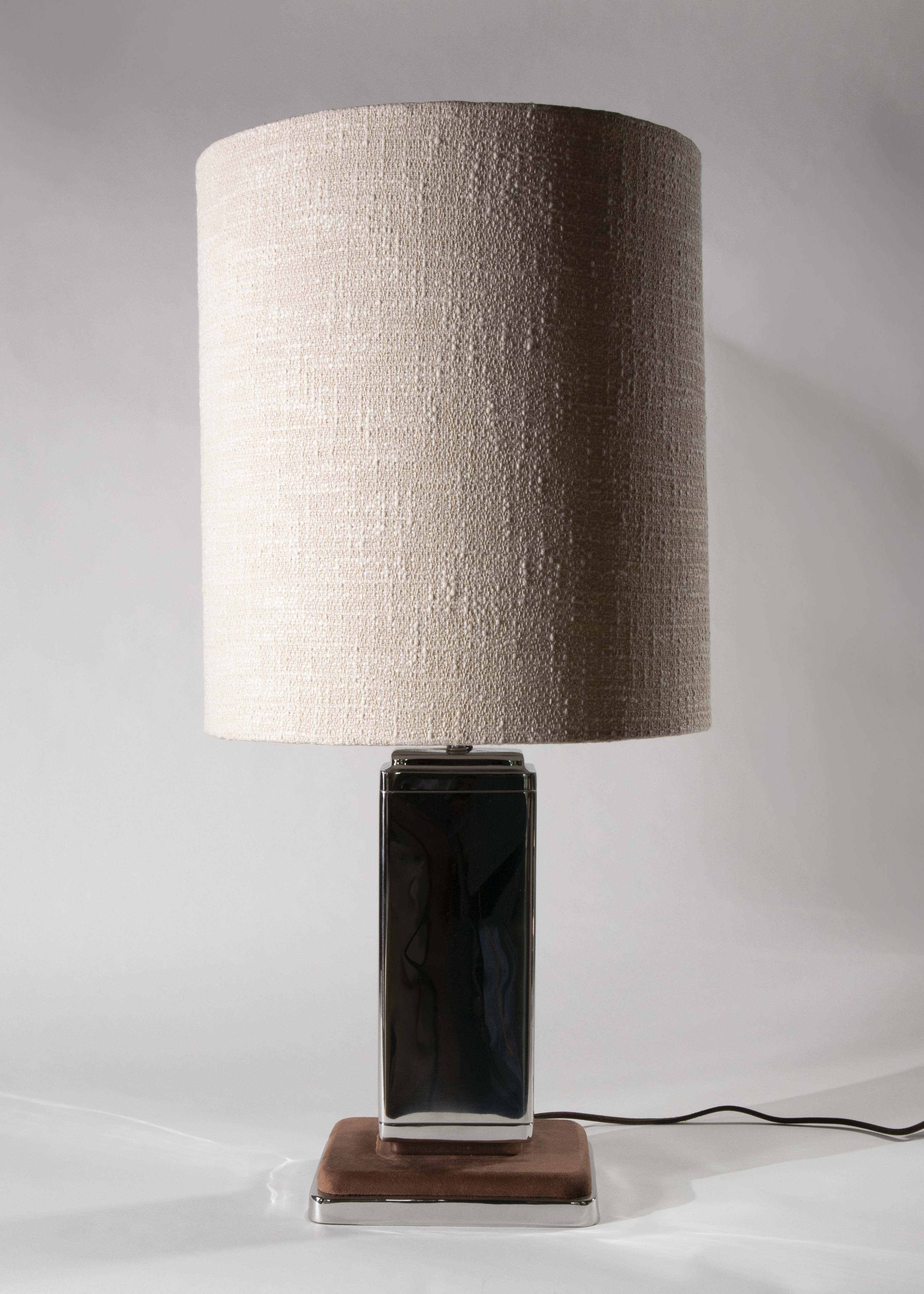 Bordslampa Brutalist Bouclé