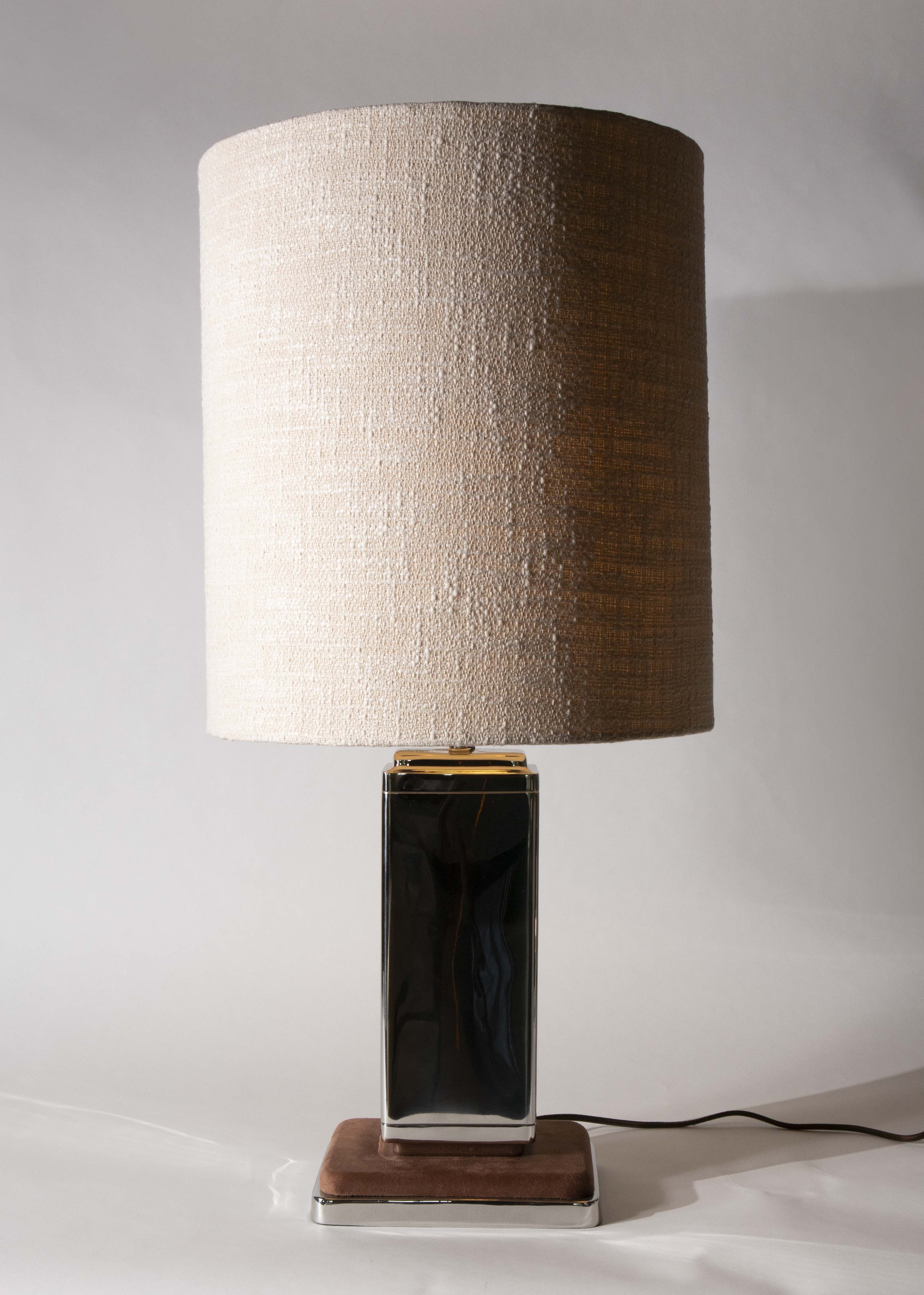Bordslampa Brutalist Bouclé