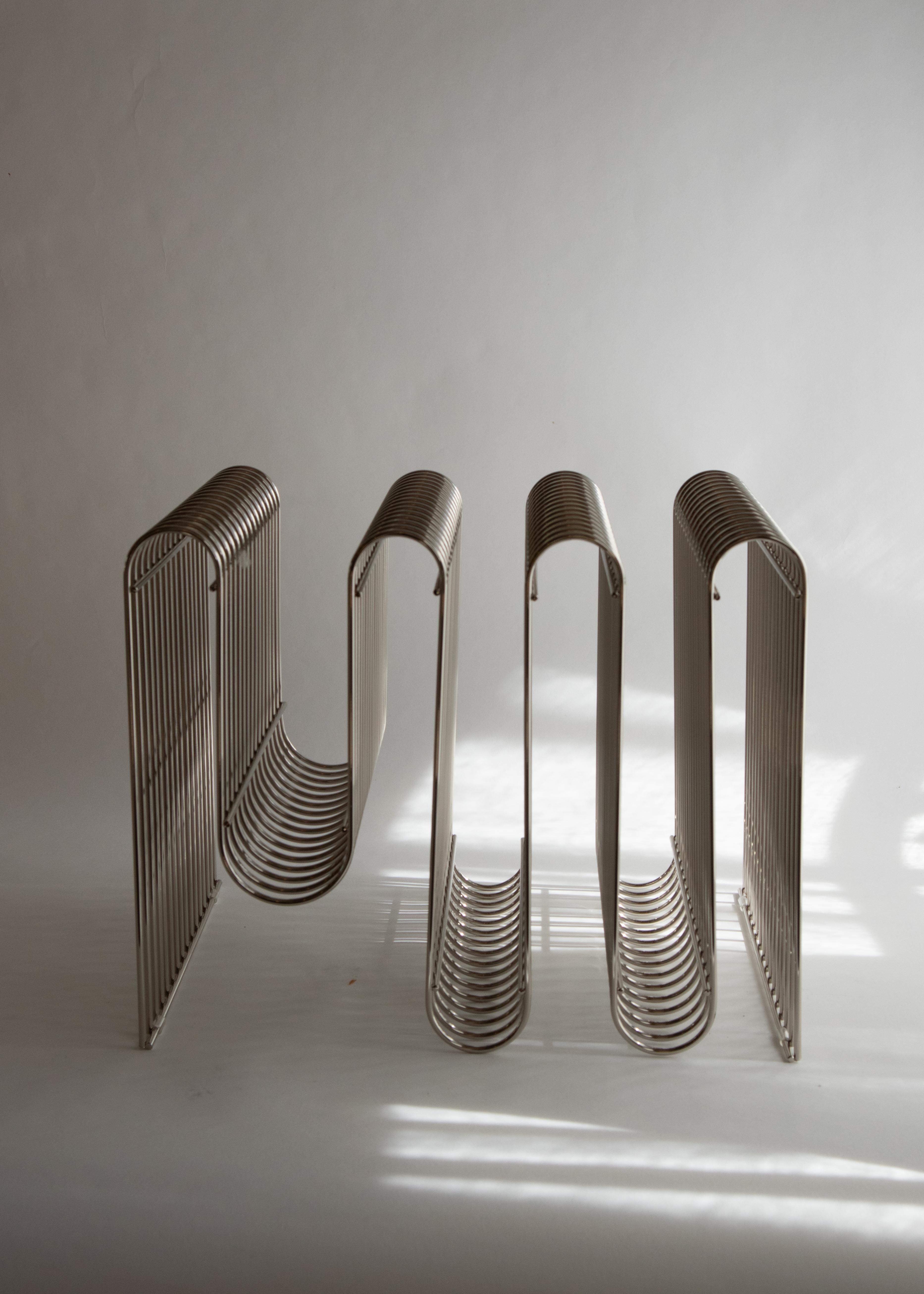 Curva Tidningsställ Silver