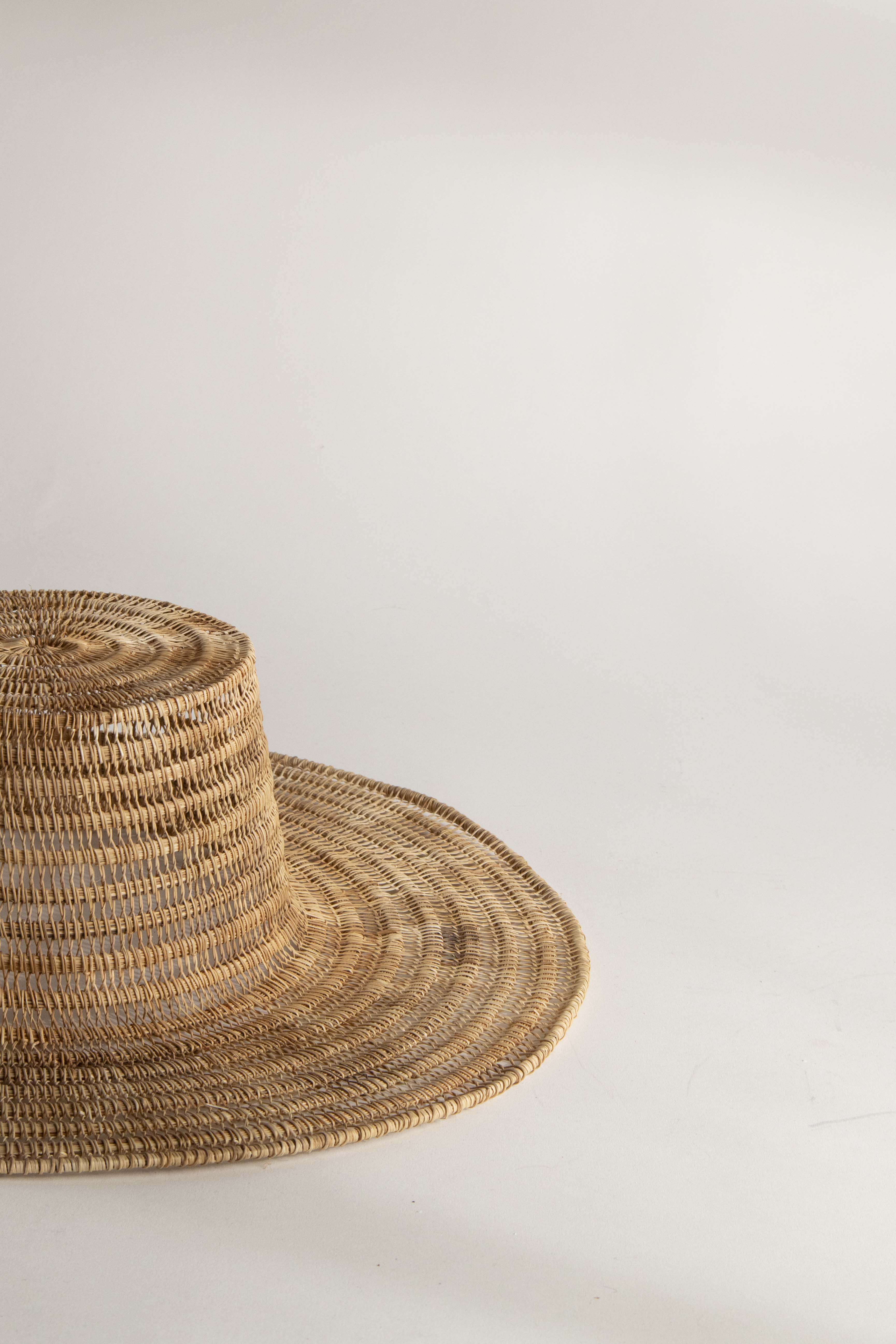 Stråhatt Banu
