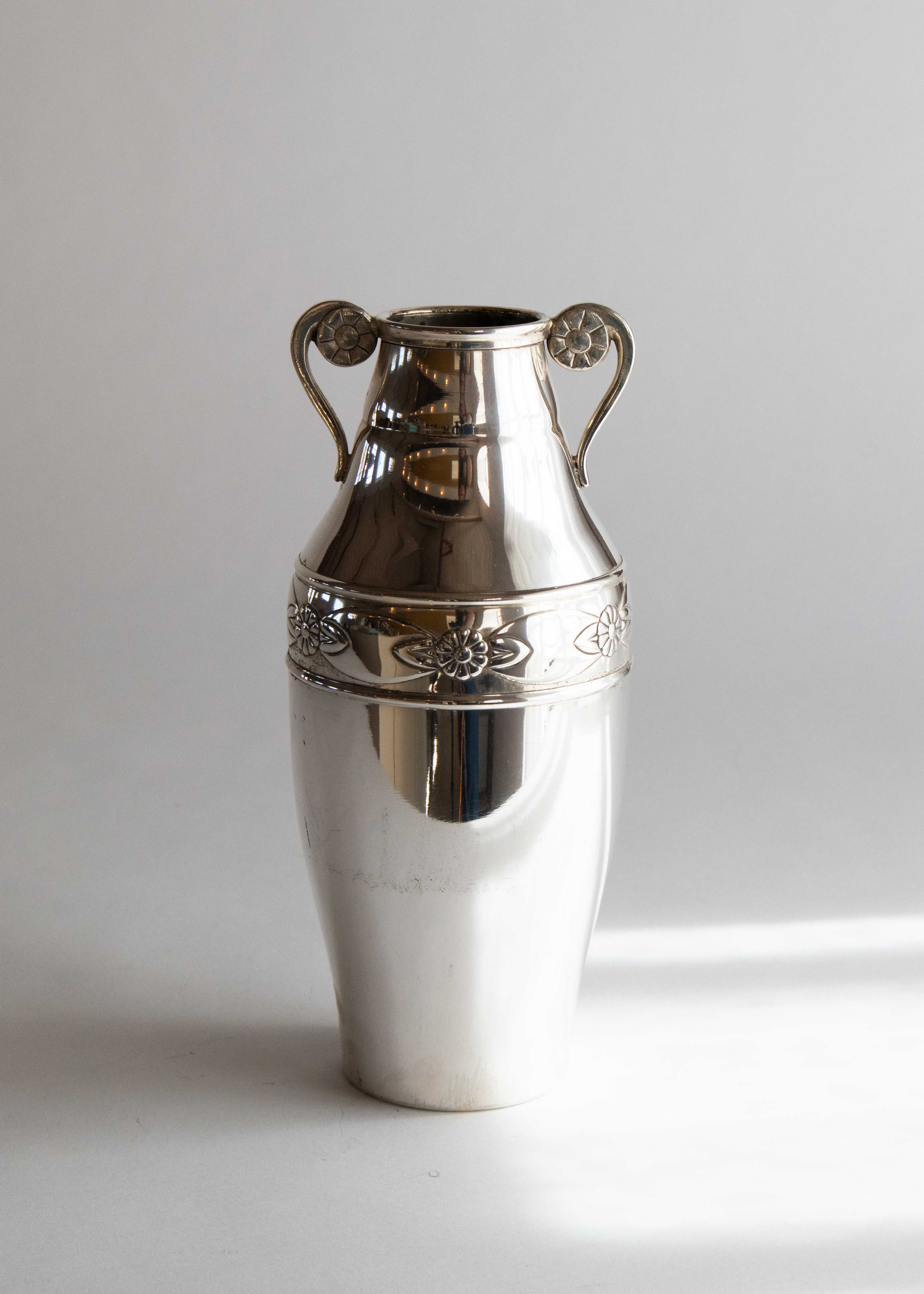 vintage - vase in nickel silver