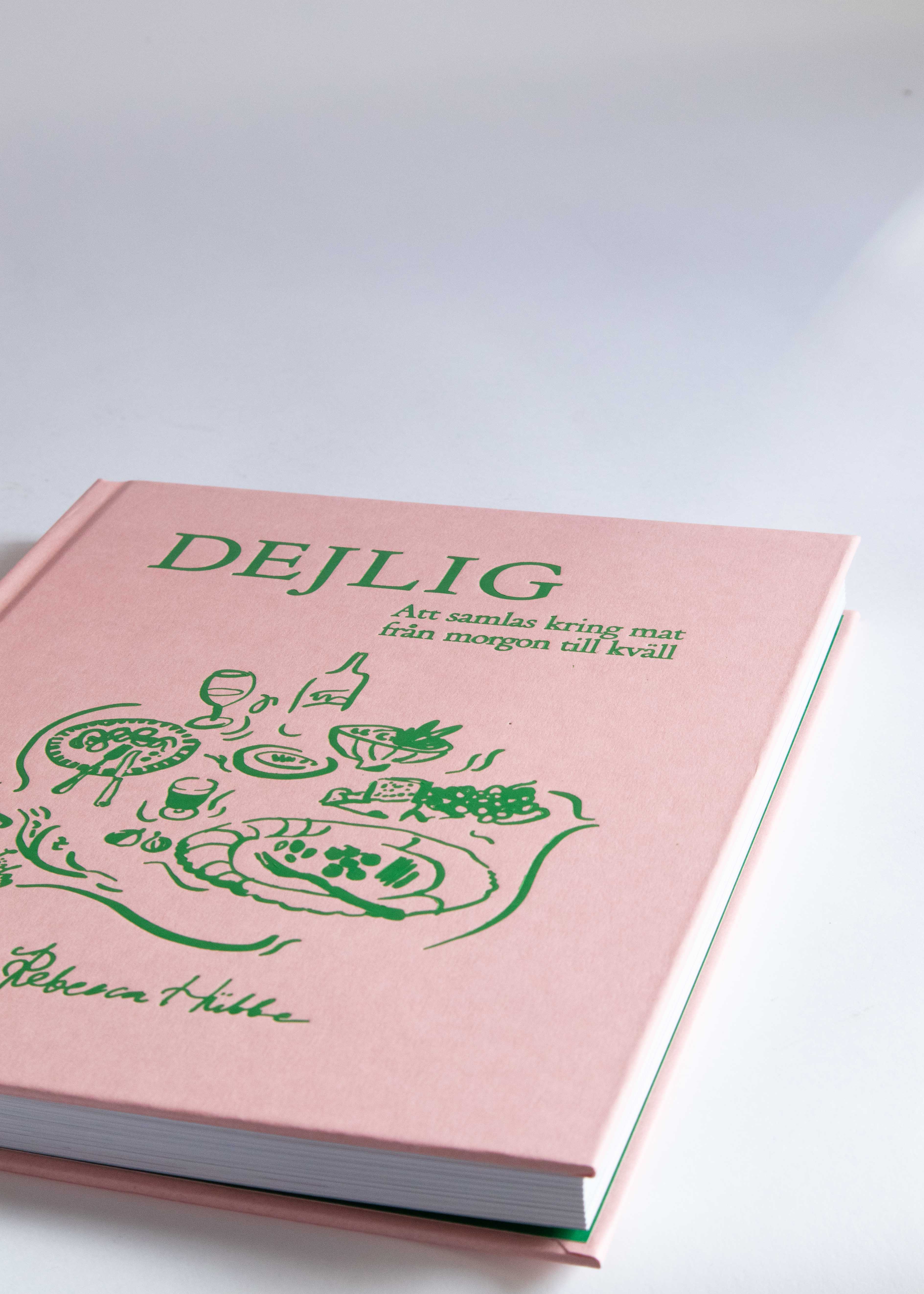 Dejlig - Gathering around food from morning to night