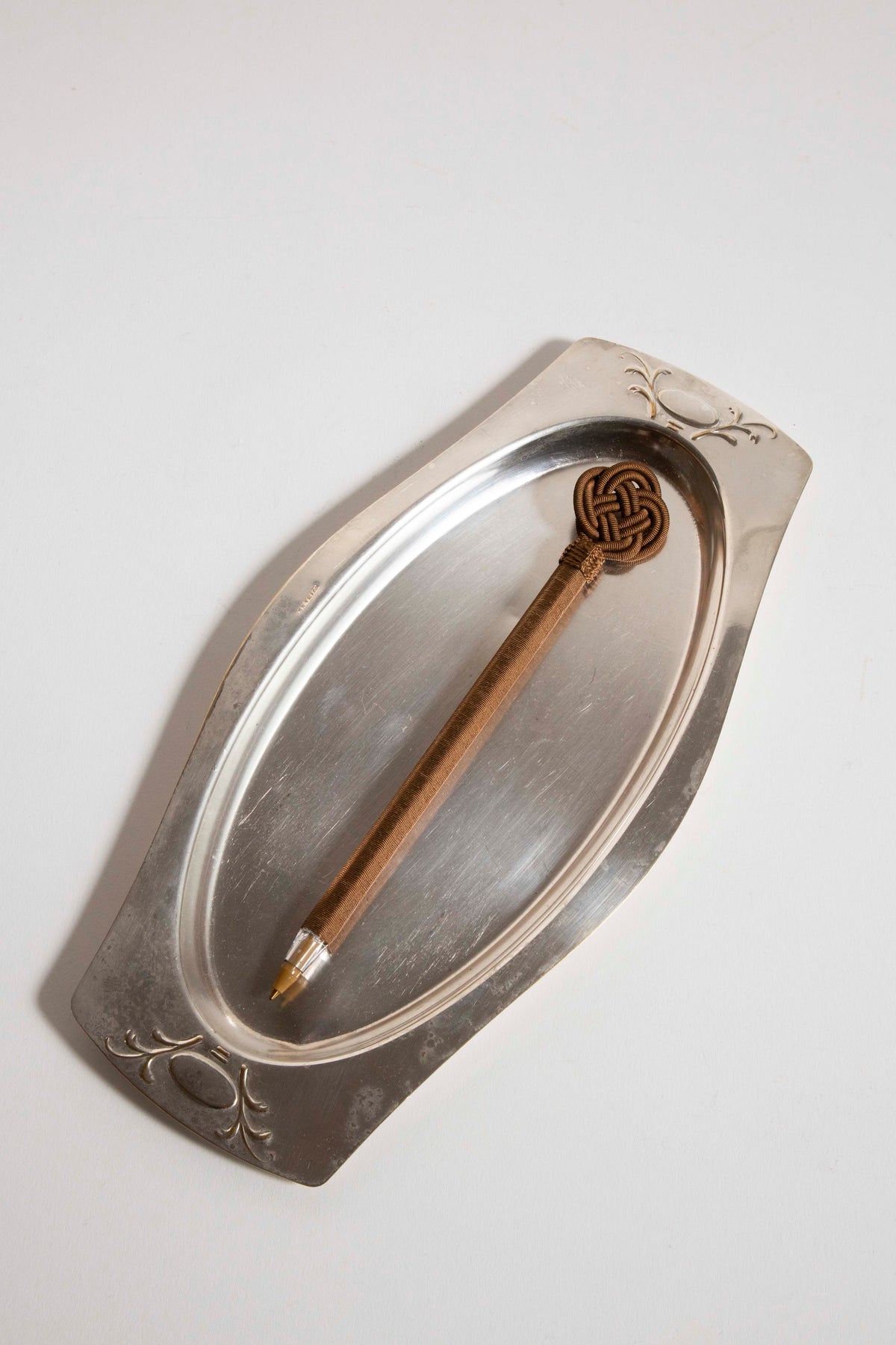 Bricka nysilver oval