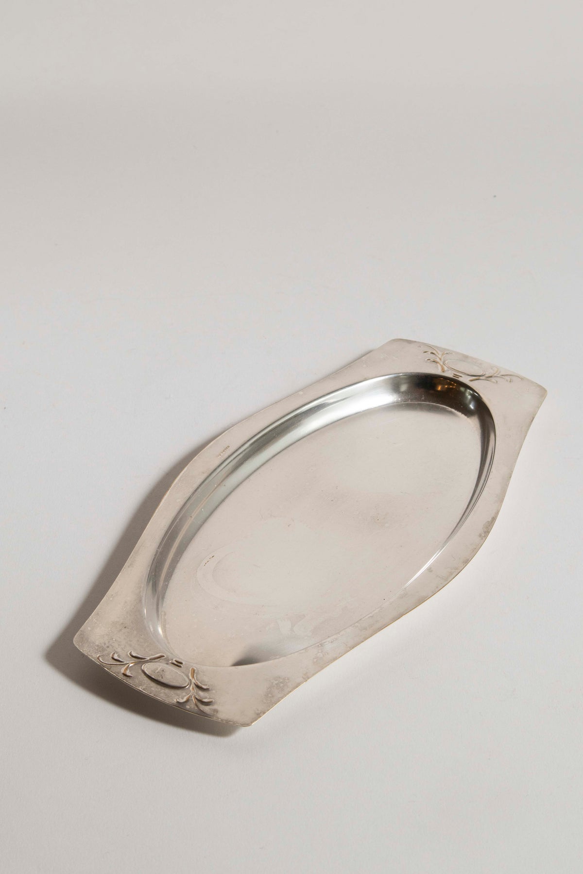 Bricka nysilver oval